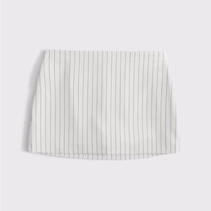 The A&F Scarlett Mid Rise Mini Skort- cream with light blue stripe